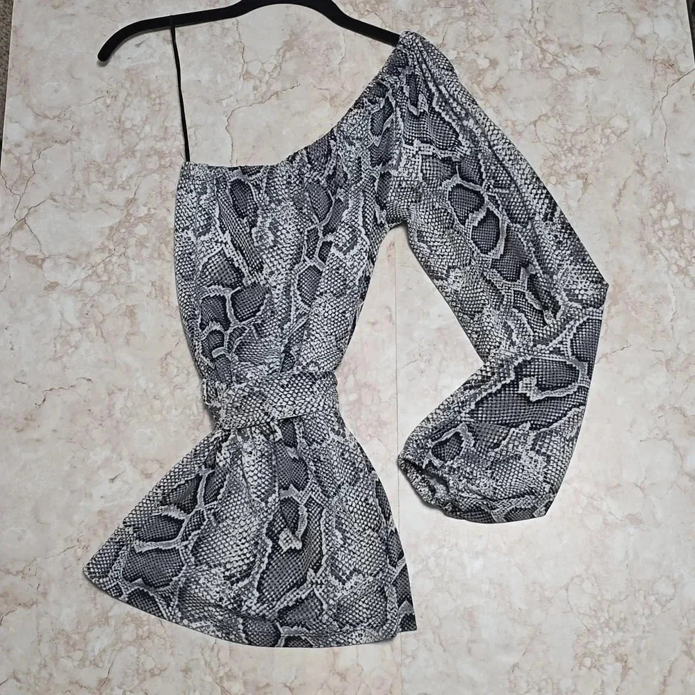 Michael Kors | Off the Shoulder Blouse | Ladies |  Black & White | Size XS - Picture 2 of 8